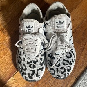 Adidas womens leopard print sz 9 running shoes